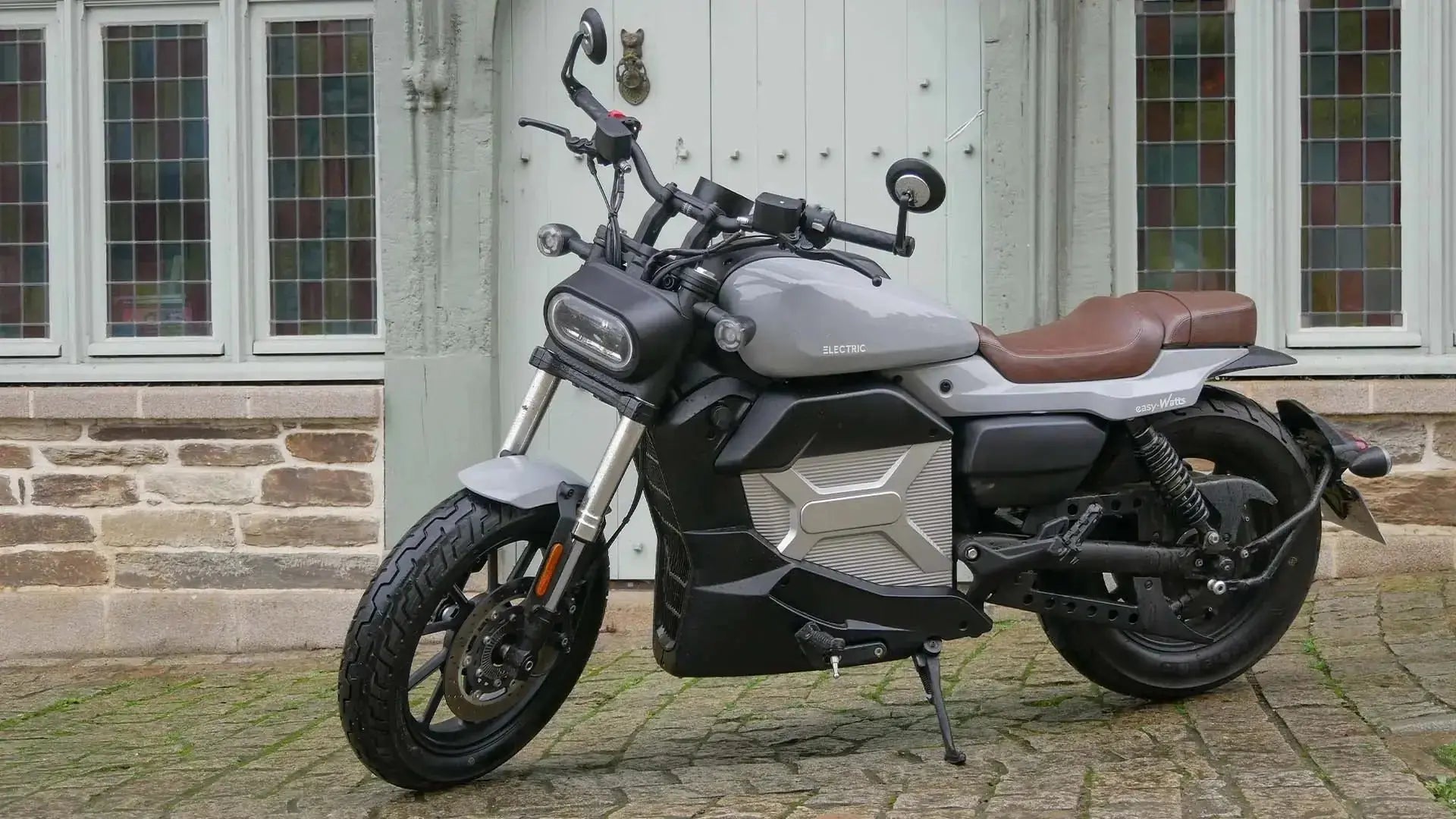 Les Meilleures Motos Électriques Accessibles avec le Permis A1 (Guide Complet 2026) Over Watt